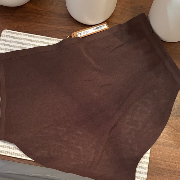 SKIMS Brown Shapewear - Picture 1 of 3